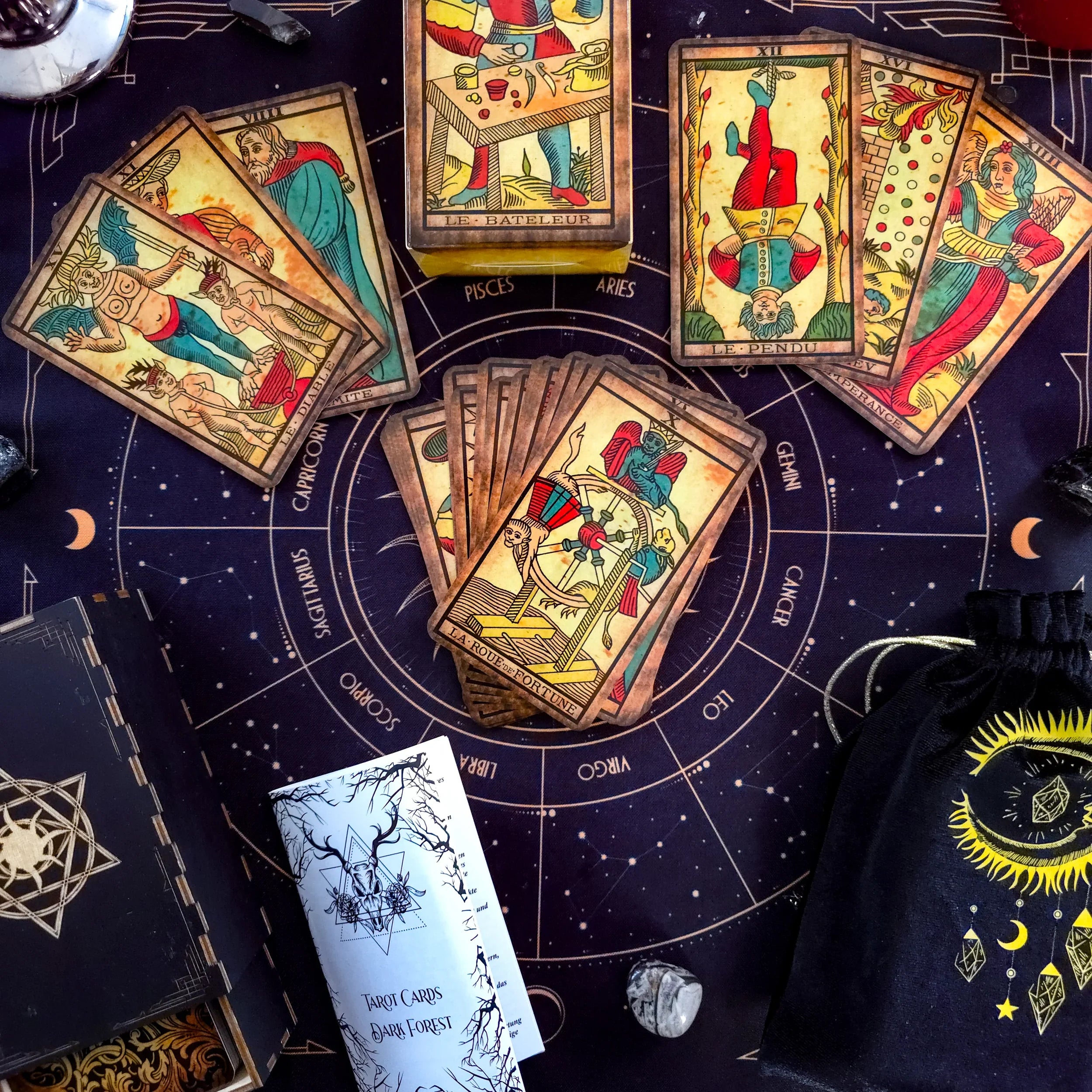 マルセイユタロット | ヴィンテージ版 78枚デッキ – Dark Forest Tarot